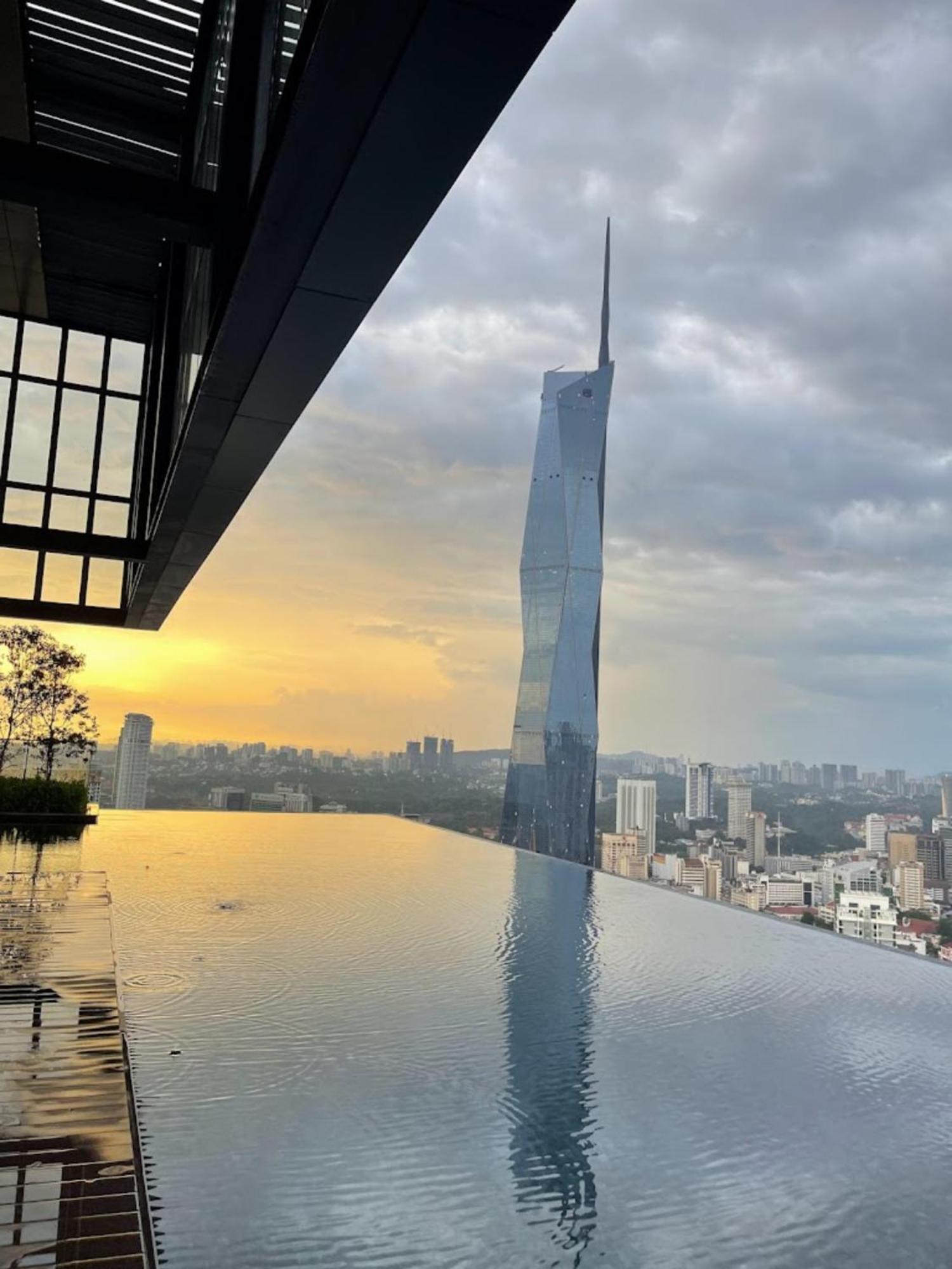 쿠알라룸푸르 Lotus Infinity Pool At Lucentia 아파트 외부 사진