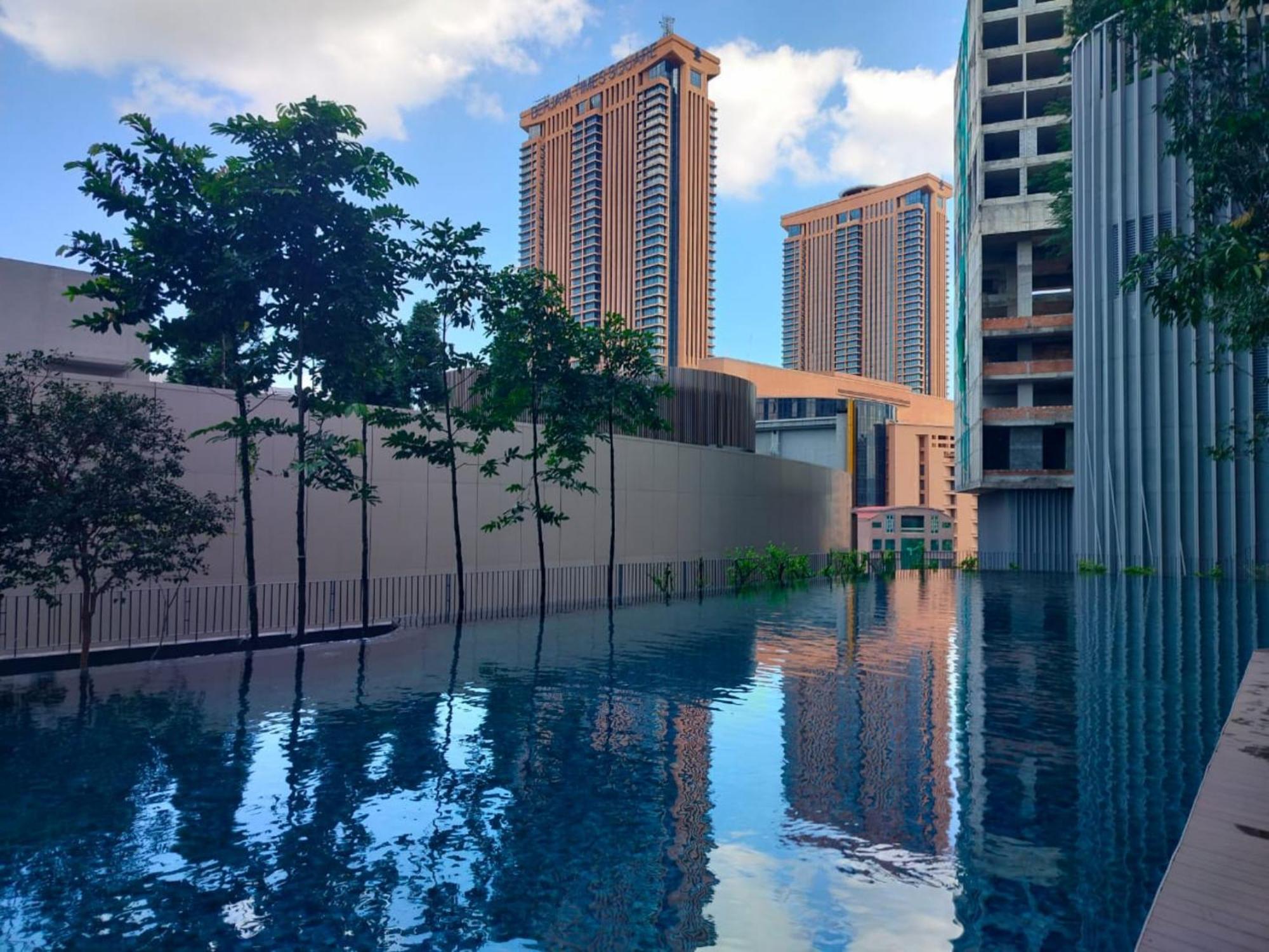 쿠알라룸푸르 Lotus Infinity Pool At Lucentia 아파트 외부 사진
